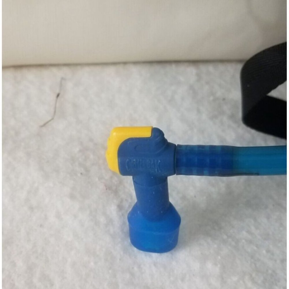 Camelbak Rogue Hydration Pack With Bladder Pocket… - image 8